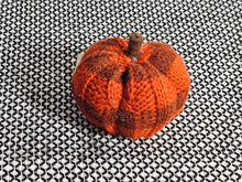 Load image into Gallery viewer, Small Knit Pumpkins
