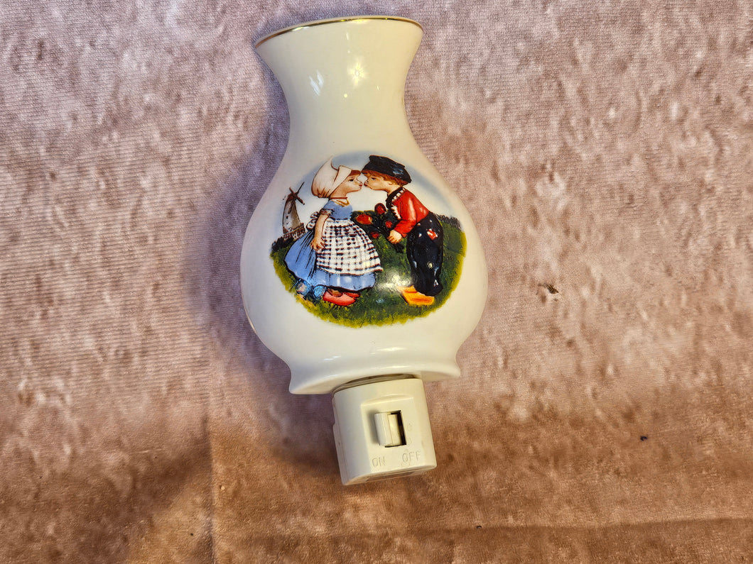 Kissing Dutch Children Night Light