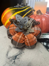 Load image into Gallery viewer, Plaid pumpkin
