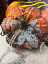 Load image into Gallery viewer, Plaid pumpkin
