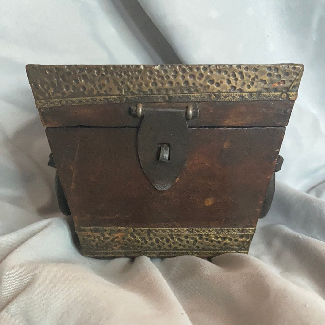 Wooden trinket box