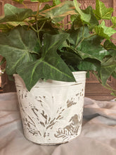 Load image into Gallery viewer, Silk foliage with pot
